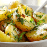 Kartoffelsalat mit Essig & Öl klassisch serviert